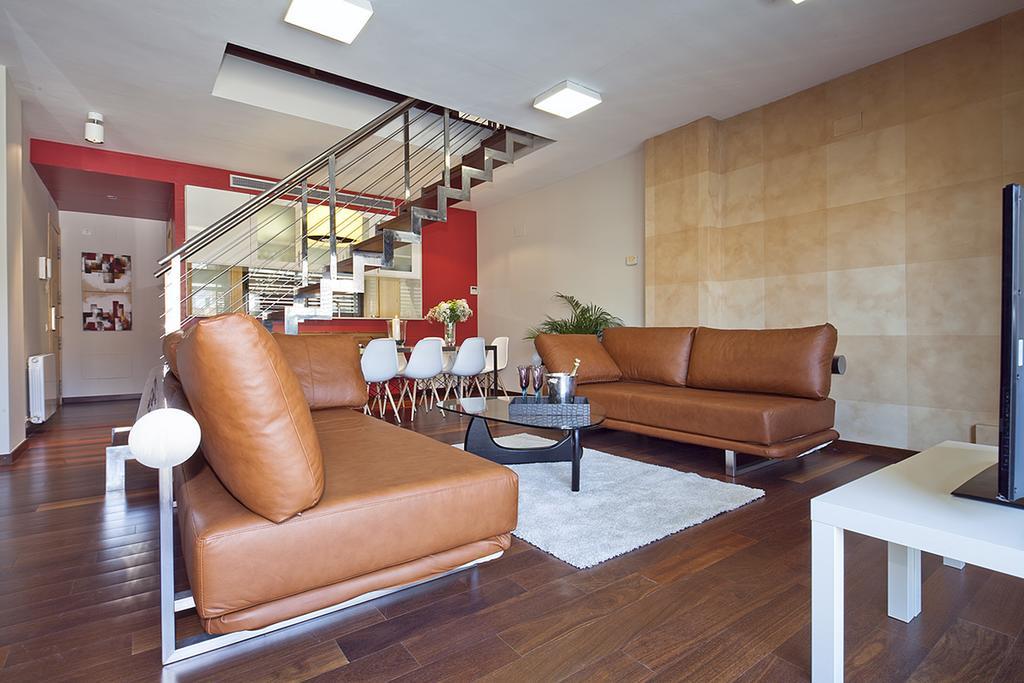 Rentals - Swimming Pool With Terrace *